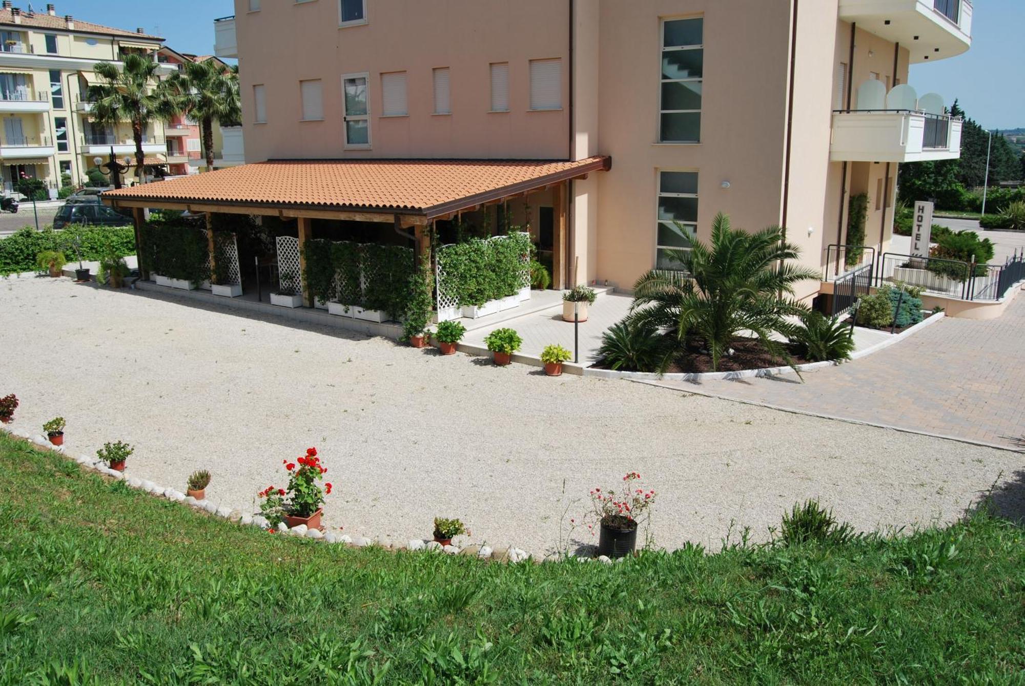 Eu Ropa Hotel Nereto Экстерьер фото