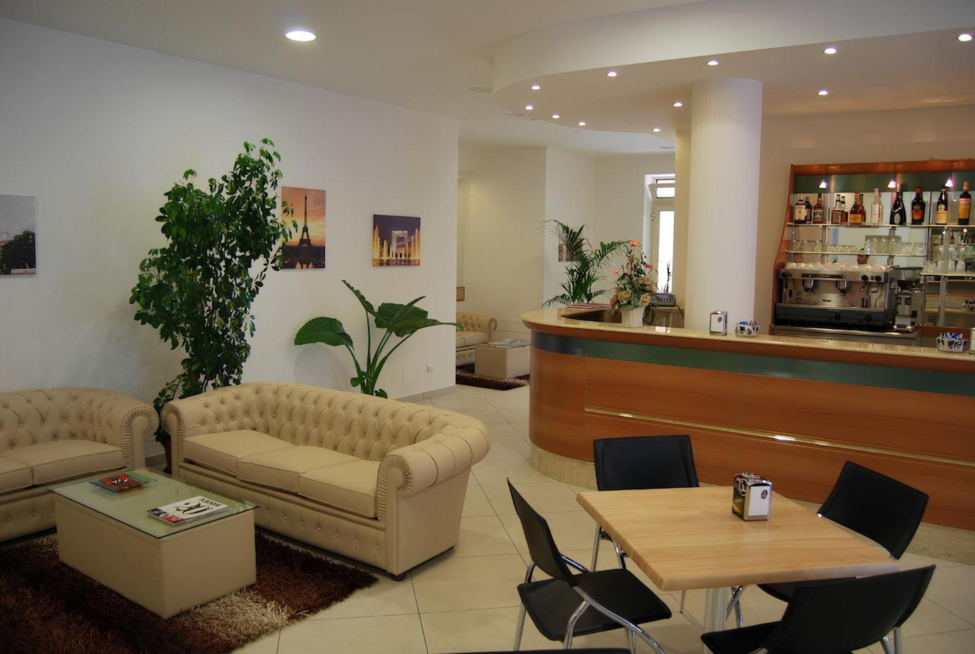 Eu Ropa Hotel Nereto Экстерьер фото