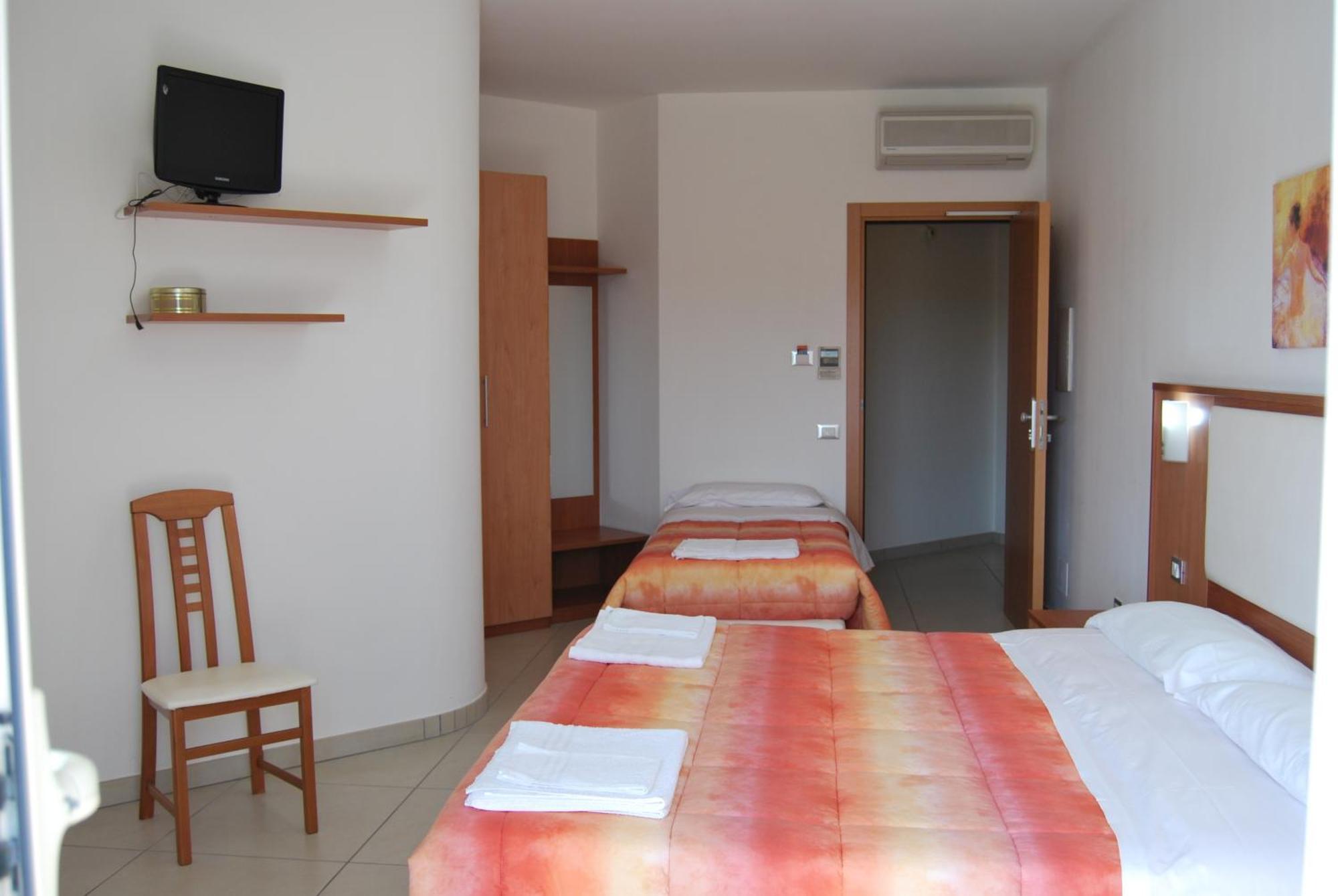 Eu Ropa Hotel Nereto Экстерьер фото